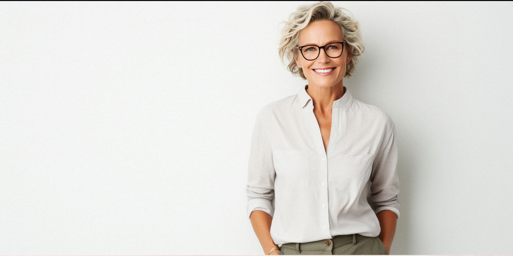 Portrait of smiling mature businesswoman in eyeglasses standing