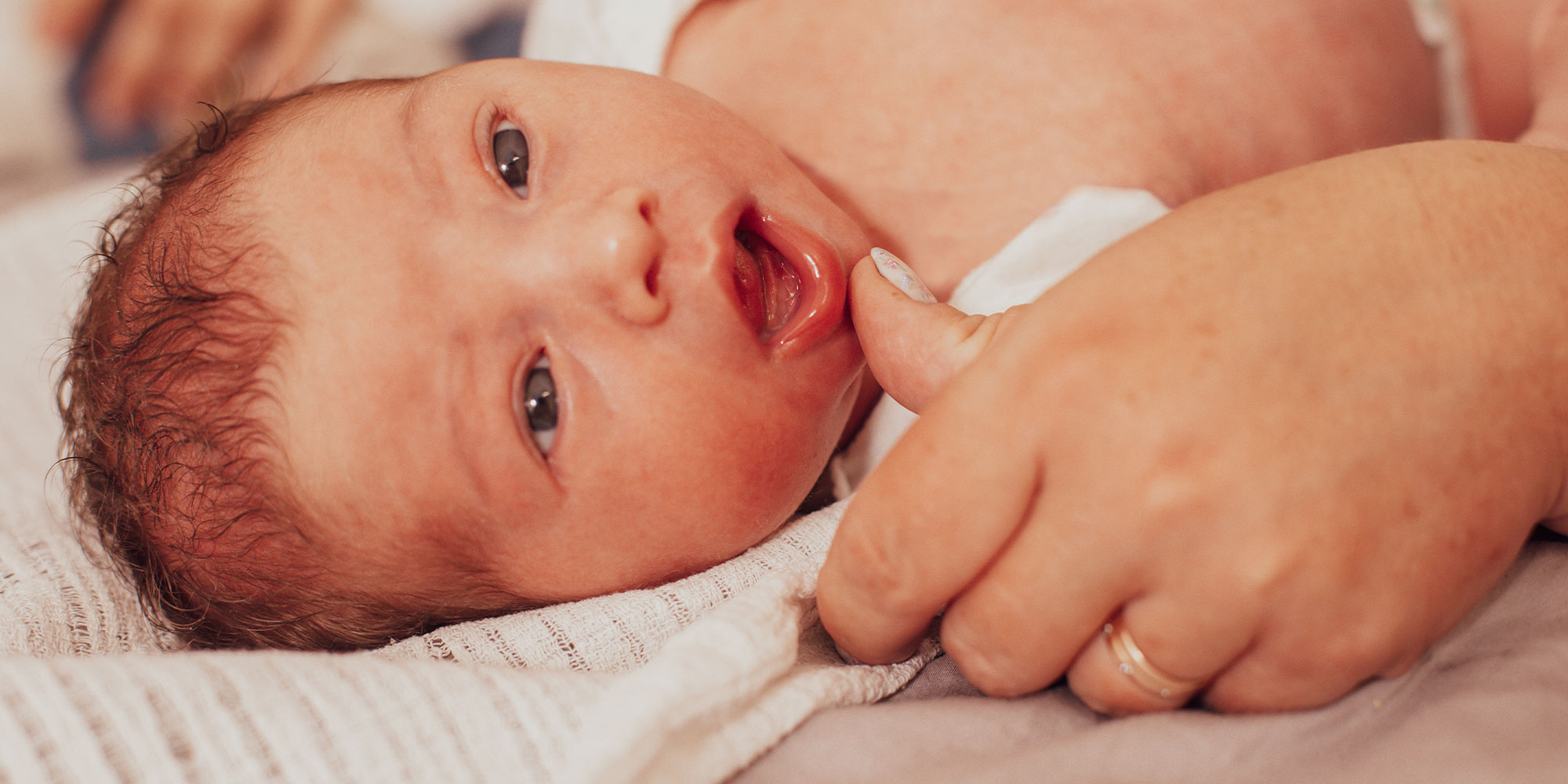 examination of newborn baby mouth, frenulum of the tongue